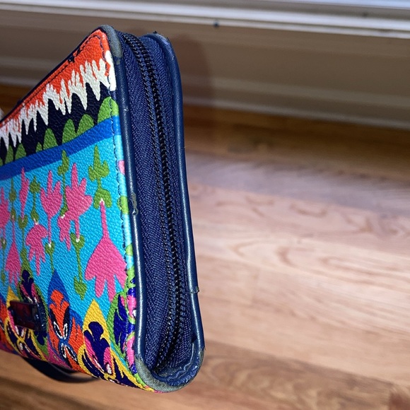 Vera Bradley Rio Stripe Magnetic Flap Crossbody Purse & Rio Stripe Zip Wristlet - Picture 16 of 16